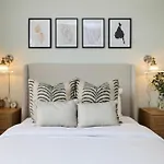The Manor Gardens Retreat - Captivating 1Bdr Flat With Terrace
